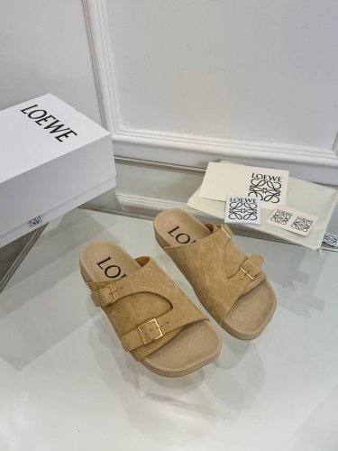 罗意威Loewe 勃肯拖鞋上新 火爆新款 配合整体原版楦型 时尚而个性好穿 颜色超赞 面料:高丝光牛反绒 内里 吸汗透气牛绒 垫脚 吸汗透气牛绒 大底 原版防滑