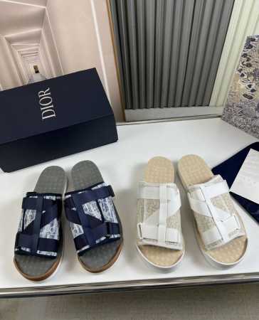 工厂价 Dior迪奥.男士专柜同步发售凉拖鞋进口品牌印花 精选优质小牛皮，凸显高端贵气，做工考究，鞋底 原厂特供原版底，实体爆款热卖正码38-45 - 点击图像关闭