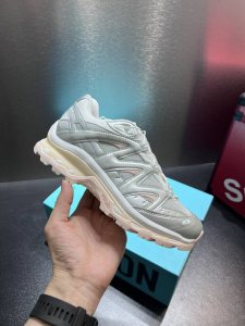 Xt-Quest Adv 情侣款户外机能鞋 银粉 货号475420 解构经典户外产品 将初代xt 系列越野鞋面与重装徒步quset 4D中底融合呈现全新产品 鞋
