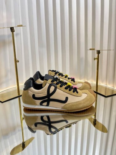 无扣 Loewe 罗意威情侣款 运动鞋 德训鞋 阿甘鞋 2025专柜走秀同步新配色德训鞋复古潮流 4色小扣饰点缀 休闲小白鞋 原版开发 做货 罗意威最新款 运动