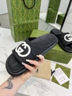 实价 Gucci古驰 夏季最新爆款凉鞋松糕厚底拖鞋系列 欧式风格 上脚非常完美,穿搭上配此鞋 优雅大方 晶莹剔透 不同材质 肌理的表现 极具浓厚的艺术气息 面料