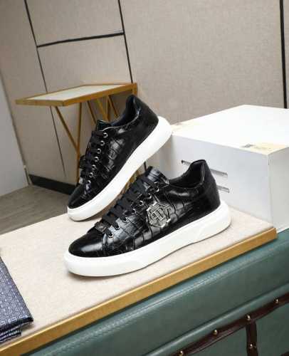 出厂价P Philipp Plein 24新款Pp男鞋，Nappa鞋面采用对比色磨砂革，Side Air Vents，单色漆面或拼色Lo-Top运动鞋，独特之处