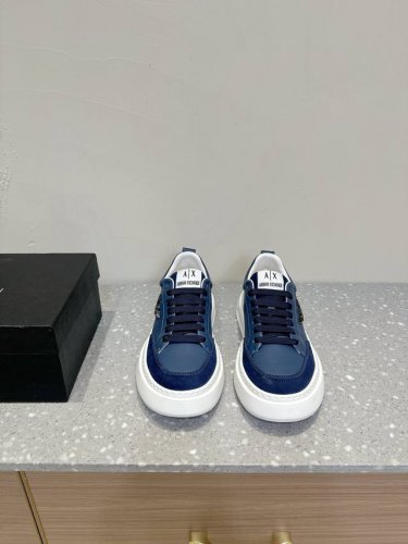 限男款 EMPORIO ARMANI阿玛尼 EA7 休闲 运动鞋 原版购入开发 做货 此款 EA7 休闲运动鞋在鞋侧面采用压花大鹰标LOGO，予以品牌感个性化诠