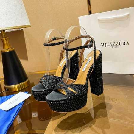 Aquazzura 新款凉鞋 顶级版本 代购款独家新款顶级版本 质量超级美爆。 Zp 原版开模 原版扣开模 附带原版定制真丝烫满钻，尽显奢华，超级炫美 一眼看上 - 点击图像关闭