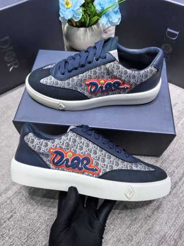 出厂： Dior 迪奥 蛇年限定款 休闲鞋 运动鞋 低帮板鞋 情侣款 码数：35-45