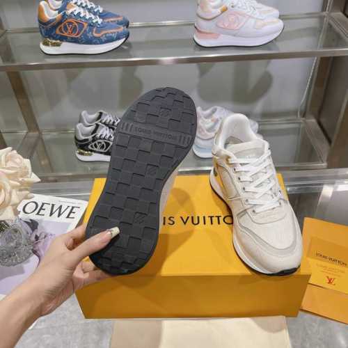 女码 男码 LOUIS VUITTON路易威登官网同步秋冬情侣款火爆上市，这款Neo Run Away运动鞋的灵感源自跑鞋，将LV标志性的必备鞋款融入潮流，该版