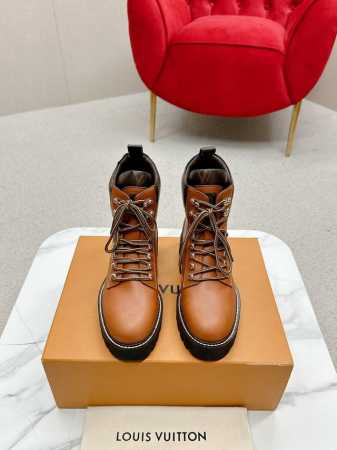 LV路易威登 驴牌 L家 Louis vuitton 及踝靴 马丁靴 系带 短靴 原版购入开发 做货 本款平底靴以光滑牛皮革演绎经典登山靴风范，借 LV 字母饰 - 点击图像关闭