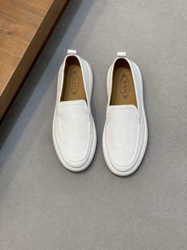 Tod's托德斯皮面运动鞋 本款运动鞋以进口牛皮面制成，一脚蹬设计，方便穿脱，超轻鞋底，牛皮内里，牛皮鞋垫，轻松点亮日常造型。 码数：39-44 45定做