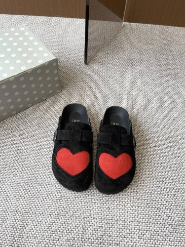 Birkenstock 博肯 25Ss早春新款 爱心 勃肯 包头拖 这两个品牌刚出联名我就心动了 代购找很久才买到货 真的一鞋难求 真的超级好看，姐妹们给我冲