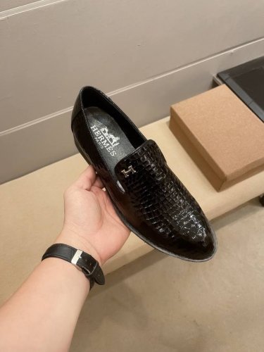 爱马仕顶级品质 羊皮里跑量价 秒杀爱仕秋冬顶级高帮休闲皮鞋，小牛皮面料，内里羊皮，质量无可挑剔，绝不是普通货色，黑色 Size：37-45
