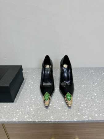 Saint Laurent 圣罗兰 25ss春夏新品 宝石尖头高跟鞋 凉鞋 单鞋 优雅大气高跟 淡淡的夏日里怎么少得了一双仙 各种小搭配起来 完全不挑脚型哦 通 - 点击图像关闭