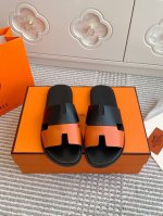 情侣 Hermes 爱马仕H家Izmir系列 经典H 情侣款凉拖鞋 顶级品质 鞋面：进口头层牛皮 手掌纹牛皮 牛皮内里 进口真皮大底 Size：35-45全套包