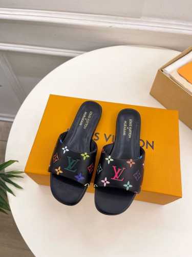 Lv 路易威登 25 2025 早春新款 顶级版本原版一致 专柜主打最新款 Lv X Tm 6Am 村上隆联名款三彩压花平底拖鞋 硬货上新 Bs代购级别！高级感