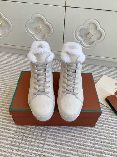 批低帮340 高帮 男款20 Loro Piana Lp新款羊毛运动鞋低帮 高帮休闲板鞋 舒适百搭自带慵懒的高级感明星、时尚博主的私服街拍神器 材质：对版甄选羊