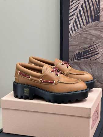 顶级品质 miumiu fw24 new arrival～ miu24 秋冬麂皮乐福鞋新品 脚感超轻的，美拉德色系，当下时髦ing 小牛皮鞋面，发泡材质鞋底 s - 点击图像关闭