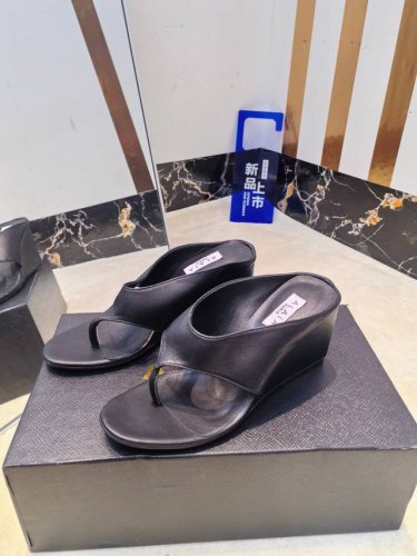2025Alaia 新款网面夹脚拖鞋 面料:原版定制羊皮 内里:定制羊皮 垫脚:定制羊皮 大底:原版开模橡胶大底 码数:35-39 40.41.42定制不退换