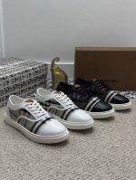 出厂价p 实价 原单品质-2025新款巴宝莉家男士经典低帮运动鞋，以 Vintage 复古格纹棉搭配牛皮材质焕新演绎，装饰焕新的品牌徽标。羊皮内里，耐磨防滑橡胶
