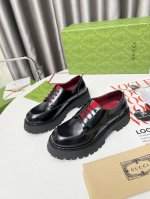 高版本情侣款 最新GUCCI经典厚底鞋 各地专柜纷纷卖断货的一款 最近厚底单鞋都很火爆 就是因为好显瘦！Y版一致进口开边珠 细腻 复古感十足 搭配G家标志性的红