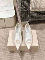 390 Jimmychoo吉米周 25 早春新品 Orb pum 异形 水晶球扣单鞋 宋茜同款 邂逅奢华 不仅仅是一双鞋子，更是一件艺术品，它承载着精湛工艺与时
