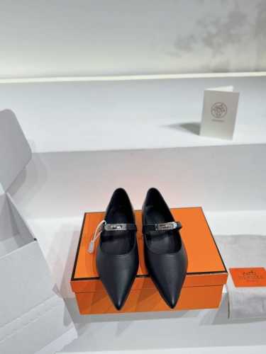 顶级版 Hermes 新款爱马仕kiara40尖头小猫跟kelly扣单鞋ZP购入做货，顶级原单品质！鞋面：进口头层小牛皮面料，垫脚混种羊皮，进口真皮外底。无论是
