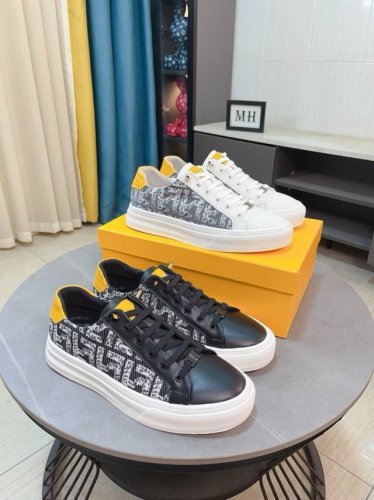 出厂价p Fendi 芬迪经典舒适男士 这款复杂的运动鞋是由柔软的小牛皮真皮内里原版超轻橡胶材质粗纹大底 这种独特的轻薄风格适合这个季节的随意而精致的感性 上脚