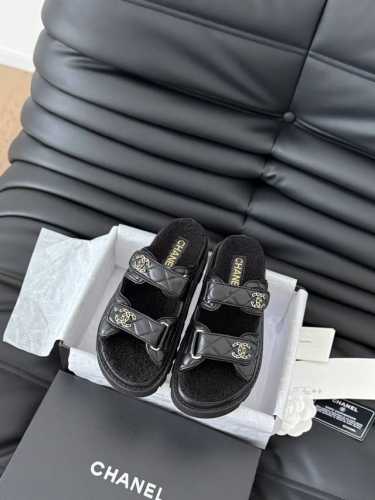发泡大底版本 Chanel 24新款羊毛魔术贴凉鞋系列 秋冬羊毛系列版本 高版本 内里全羊毛 Size:35-39 其他码数定做