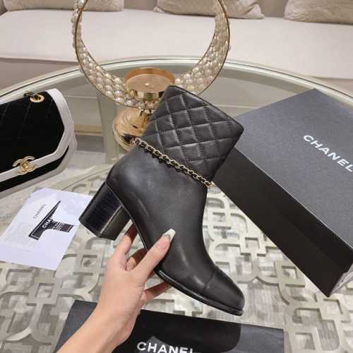 2024小香chanel 高品质专柜级- chanelaa 小香新款链条瘦腿短靴 顶级代购级别稀品上新 t 鞋面：意大利进口小牛皮原版定制小香Logo香奈儿独有