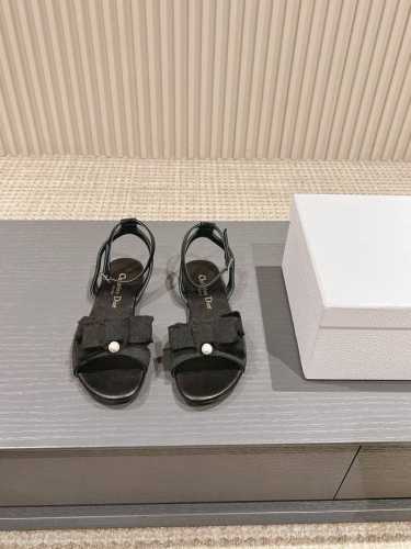 出厂380 J‘Adior流苏织带女鞋 Dior 迪奥 春夏走秀新款Adiorble女鞋 Cd明星同款时尚流苏蝴蝶结平底珍珠字母Logo五金扣露趾凉鞋 市面顶级