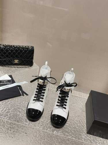 高版本 CHANEL｜小香24S秋冬新品 菱格拼色圆头厚底增高松紧马丁靴 超级好穿又百搭的款式 市面最高版 简约款更多的心思会花在面料和鞋型上 要做到秀气有线条