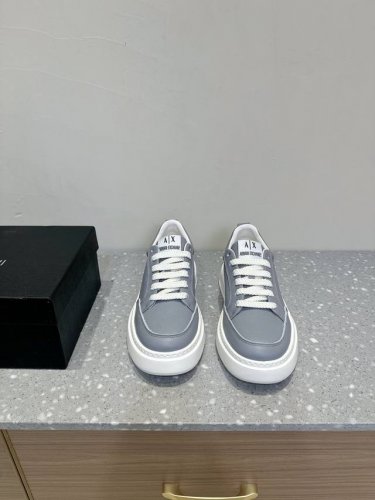 限男款 EMPORIO ARMANI阿玛尼 EA7 休闲 运动鞋 原版购入开发 做货 此款 EA7 休闲运动鞋在鞋侧面采用压花大鹰标LOGO，予以品牌感个性化诠