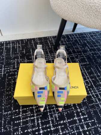 代购级 Fendi 24ss 芬迪系列 双FF 尖头 高跟 凉鞋 每年必备FF拖今年还加了新的系列，美到无法言喻 绝好的穿着舒适感可是经典必备，各种风格搭配都H - 点击图像关闭