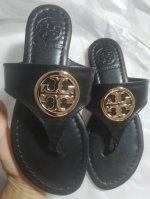 出厂价P 托里伯奇拖鞋凉鞋，经典款式，女士優先品牌，大气设计，女士必备佳鞋。原板，专柜材质垫脚面料:荔枝纹牛皮，头层猪皮里穿著舒適好看上档次，35---40