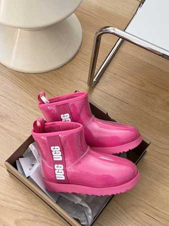 UGG-3190周冬雨同款爆款雪地靴 独家开模，两个多月调试，周冬雨同款爆款面市。经典迷你糖果色果冻短靴，ugg字母侧边设计，焕亮潮酷姿态，防水材料，不惧风雨。 - 点击图像关闭