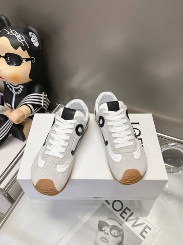 LOEWE原版BALLET RUNNER2.0 罗意威芭蕾鞋！按原版套楦工艺 不对称鞋头造型，罗意威的标志性设计！超柔软、轻便且灵活的波浪纹原版TPU底， 不是