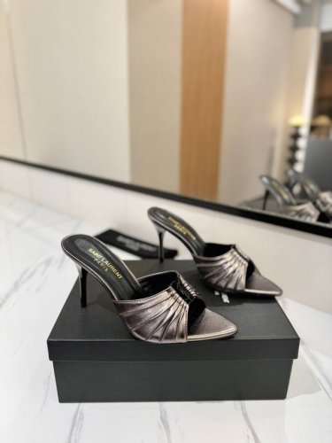 出厂价pp Ysl Saint Laurent* 夏季新品 金属头优雅大气高跟凉鞋 2025全新春夏系列后带方扣高跟凉鞋 尖头高跟拖鞋淡淡的夏日里怎么少得了一双