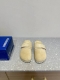 BIRKENSTOCK 博肯 毛毛鞋 加绒软木拖鞋外穿Arizona系列 舒适还轻便，再加上弧度贴合脚弓，而且软木乳胶有一定的收缩性，长时间穿着后能贴合脚型，让