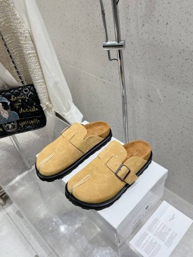Maisonmargiela 马吉拉 Mm6 勃肯拖鞋 不容错过的时尚单品 简单又有格调的美 跑量扛把子，分趾必入单品 时尚减龄神器 随性率真的感脚简单高级的设