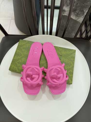 原版Tpu材质带亮光版本 Size:35-42 内里带编码+码数 独家正确版本 真正原版1：1品质 Size:35-42 单码单模 内里带编号+码数 颜色：十色