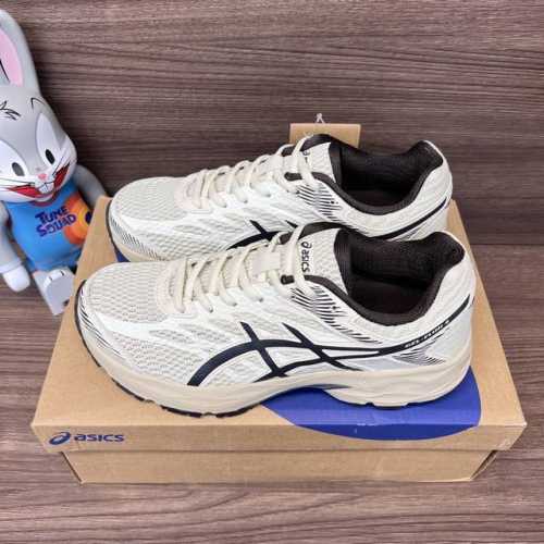 顶级版本Asics Gel-Flux 4 舒适运动鞋 织物合成革减震防滑耐磨透气低帮 白黑 货号: 1012B730- 包装:全套得物配件毒盒配纯棉袜子一副。