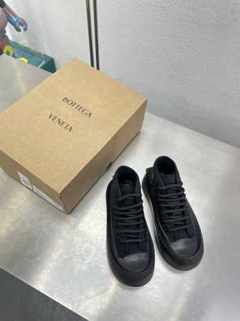 Bv新款大头鞋 Jumbo系列单品 P350 最近火的一塌糊涂，之前都是要预订等两个月的，馆语趁着还有货抓紧上车啦 熊猫配色 不要太舒服，不要太好搭 面料选用尼 - 点击图像关闭