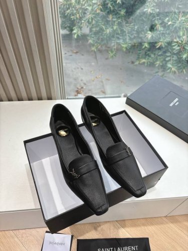 G303顶级品质Saint Laurent 圣罗兰玛丽珍乐福鞋Lee金属高跟鞋Ysl姐姐的美丽尤物高跟鞋 又是人间圣罗兰 Rose同款的高跟鞋化很好修饰脚型，奢