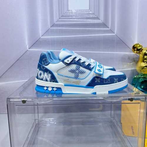 顶级版本 2024 路易威登走秀滑板鞋爆款， Louis Vuitton Trainer无疑是奢侈品牌推出的最成功的sneaker之一，不过探索的脚步并不会停，