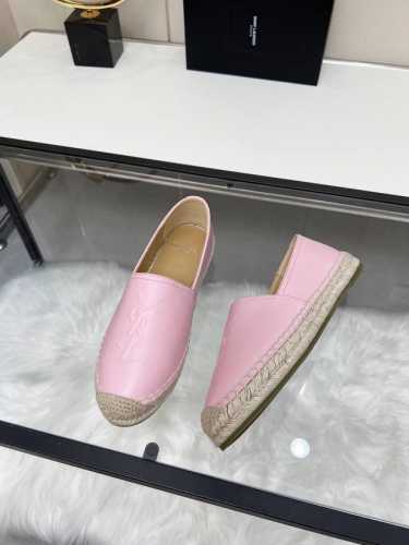 冲量 品牌：Saint Laurent 圣罗兰 面料材质：布面 内里材质：羊皮内里，羊皮垫脚 圣罗兰21春夏草编渔夫鞋，原版意大利直邮开发，与正品11,原版开模