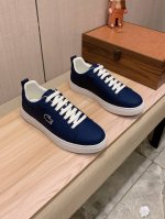 新款: 厂价 鳄鱼 Lacoste* 最新爆款休闲鞋，顶端品牌 奢侈～代购，顶级～质量。 鞋面選用进口透气牛皮搭配材质透气羊皮垫脚 精细做工。原版个性时尚柔软橡