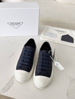 市面最高版本 prada 普拉达24秋冬新款△三角标菱形帆布鞋 时髦精绝对不能错过的必入款 简单好搭 质感极好的Vintage感 纯粹和极简做的利落又诗意 采用