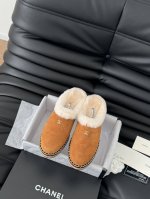 Chanel 24B羊毛半拖 秋冬暖心推荐 高品质认准我家实拍 穿腻了毫无特色的ugg 不妨来买这款，超级仙女的一款，内里隆丰羊皮毛一体，不计成本选用澳洲皮毛一