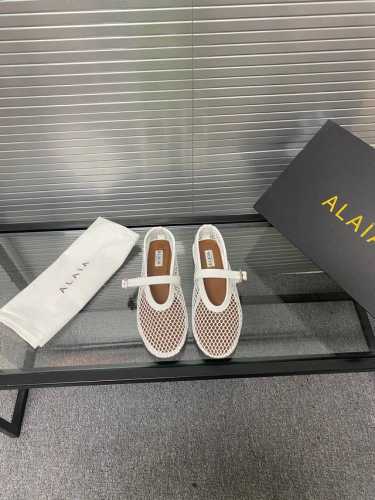网纱款！！！ Alaia 走秀款平底芭蕾舞平底单鞋！ 甜酷芭蕾风，人气超高的一款芭蕾舞鞋，浪漫又迷人舒适百搭。 原版订制牛皮施华钻 面料， 羊皮内里，私模橡胶防