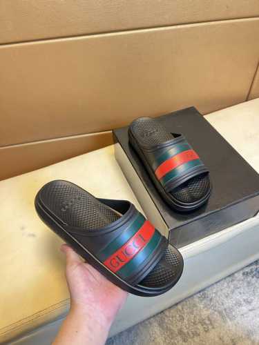 Gucci古奇拖鞋 男鞋高端品牌 官网1:1最新力作：原版开模定制，面料釆用进口原版材料制作，升级版tpu大底，更轻便，防滑。市场顶级品质，简单不失品味，潮人必