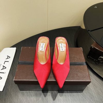 出厂: 独家顶级版本 小众Alaia 2025Vs春季单鞋系列 尖头坡跟单鞋 这品牌这不用多说，是近两年最火之一的品牌，几乎博主人手一双！ 春天的季节就要到了，