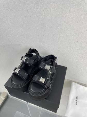 松糕沙滩鞋 Dym*Nlatry 国潮 设计师品牌 沙滩鞋 国潮时尚不可阻挡 D N这款 厚底松糕 堪称经典 这个品牌的鞋子不用多说 懂的自懂 非常优秀的作品 - 点击图像关闭